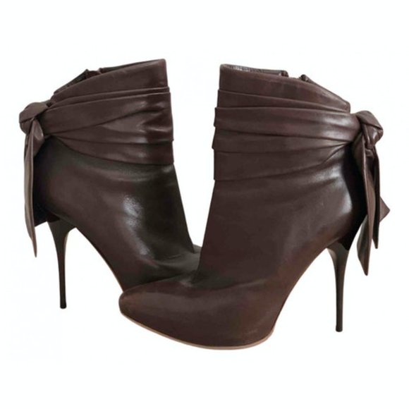 Alexander McQueen Shoes - ✨HP✨ Alexander McQueen Leather Ankle Boots